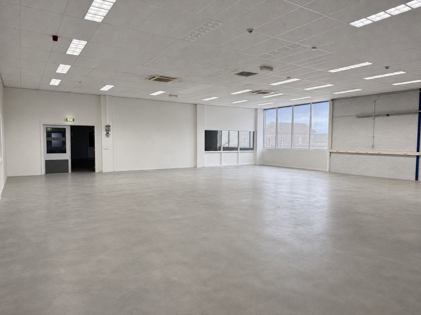 Bedrijfsobject met kantine en kantoor